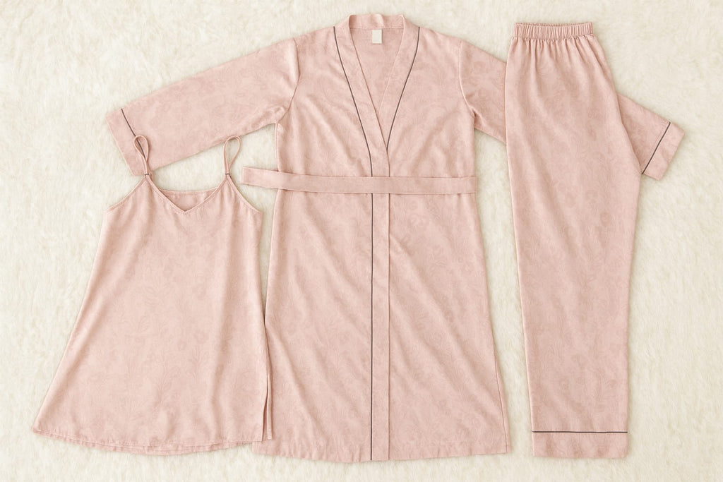 pijama satinado 3 piezas (pantalon-camiseta-batín)